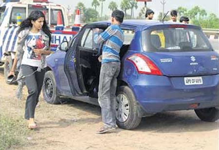 Singer Sravana Bhargavi misses major accident in Nalgonda - Sakshi Post