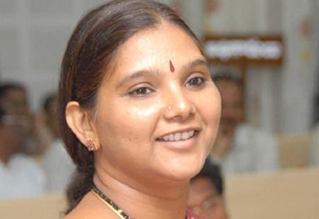 RS election: MLA Kamala drops blank paper in ballot - Sakshi Post