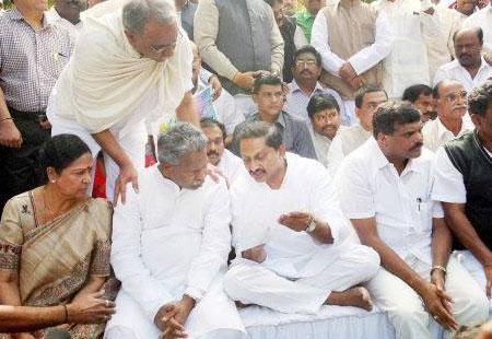 Andhra CM and Rajya Sabha MPs&#039; should also be expelled: BJP - Sakshi Post