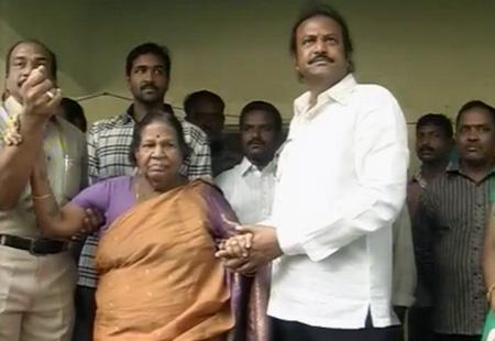 Mohan Babu, family cast votes in Chittoor - Sakshi Post