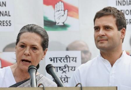 Sonia, Rahul Gandhi to visit AP next month to revive party? - Sakshi Post
