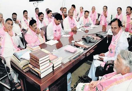 Telangana govt to continue fee reimbursement scheme - Sakshi Post