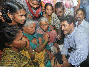 Jagan braves rain as Chennai victims pour out tales of woes - Sakshi Post