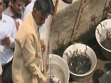 TDP participates in clean India campaign, TRS stays away - Sakshi Post