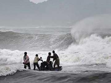 Cyclone Hudhud gathers force, to hit Vizag coast - Sakshi Post