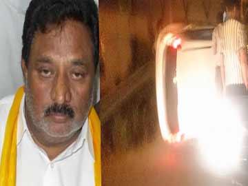 Vehicle in Dy CM&#039;s convoy overturns - Sakshi Post