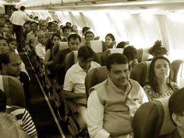 Fadnavis shocks passengers - Sakshi Post