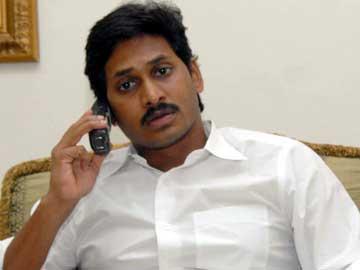 YS Jagan calls up kidnapped contractor&#039;s family - Sakshi Post