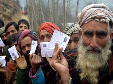 Voting picks up in Kashmir, long queues outside polling booths - Sakshi Post