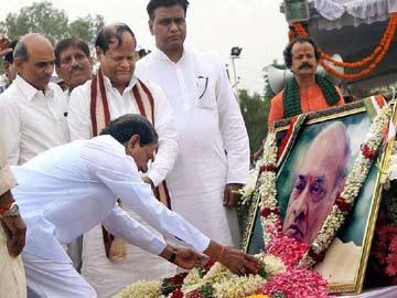KCR pays tributes to Narasimha Rao on his death anniversary - Sakshi Post