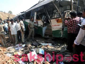 Condolence pour in for Madakasira accident&#039;s victims - Sakshi Post