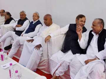 Mulayam meets JD(U), RJD leaders; Merger on track: Nitish - Sakshi Post