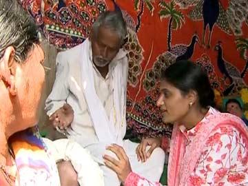 Paramarsha Yatra: Sharmila instills confidence in the bereaved kin - Sakshi Post