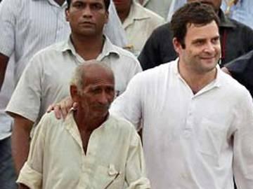 Rahul Gandhi begins sanvad padyatra; meets Maha farmers Rahul Gandhi begins sanvad padyatra; meets Maha farmers - Sakshi Post