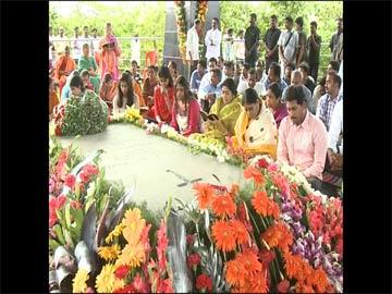 YSRs family members pay homage on his birthday - Sakshi Post