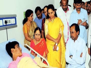 KCR visits Pratyusha at hospital - Sakshi Post