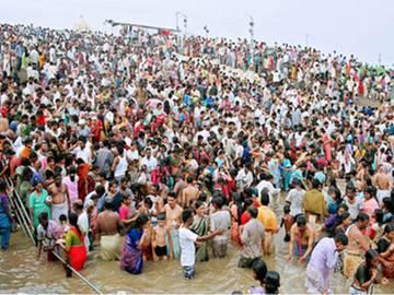 Last day of Pushkaralu to have one crore visitors - Sakshi Post
