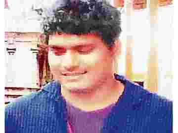 Jilted student texts mother, flees home - Sakshi Post
