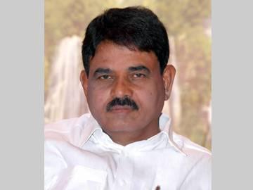 Minister escapes unhurt in road mishap - Sakshi Post