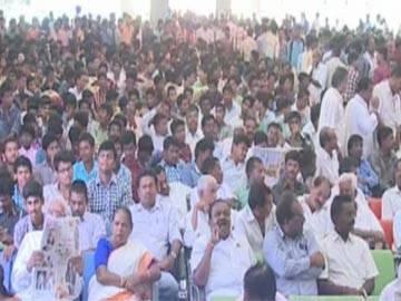 Massive student turnout at YS Jagan&#039;s meet - Sakshi Post