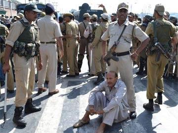 MLA Rashid's supporters detained during march to Assembly MLA Rashid's supporters detained during march to Assembly - Sakshi Post