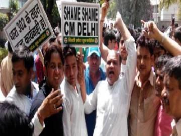 Congress workers protest at Kejriwal&#039;s residence - Sakshi Post