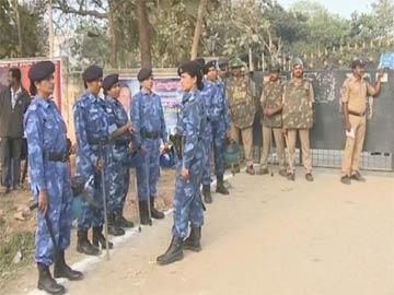Police Close the Gates of Mudragada Padmanabham&#039;s House - Sakshi Post