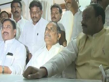 Mudragada calls off fast, Govt partially agrees to his demands Mudragada calls off fast, Govt partially agrees to his demands - Sakshi Post