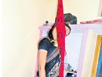 Housewife Dies under Mysterious Circumstances - Sakshi Post