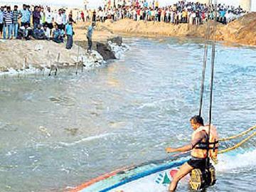 Four People Missing as Boat Capsizes in Godavari - Sakshi Post