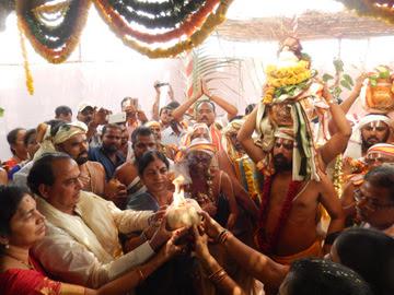 Sri Chinna Jeeyar Swamy consecrates Yadadri idols at Balalayam - Sakshi Post