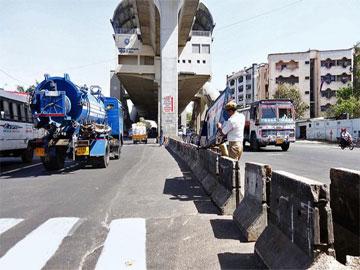 Mettuguda, Tarnaka junctions closed to clear traffic hurdles - Sakshi Post
