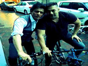 Say no to pollution: Superstars Shah Rukh Khan and Salman Khan pose on bicycles. - Sakshi Post