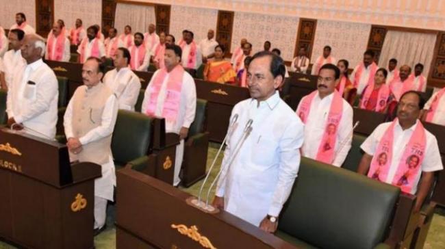 TRS Chief K Chandrasekhar Rao with the party MLAs. - Sakshi Post