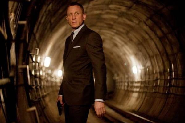 Daniel Craig, who&amp;amp;nbsp;starred in four films in the Bond franchise Casino Royale, Quantum of Solace, Skyfall and Spectre,&amp;amp;nbsp;has reportedly been offered a hefty sum of $150million (Rs 1,000crore) to return to the franchise for two m - Sakshi Post