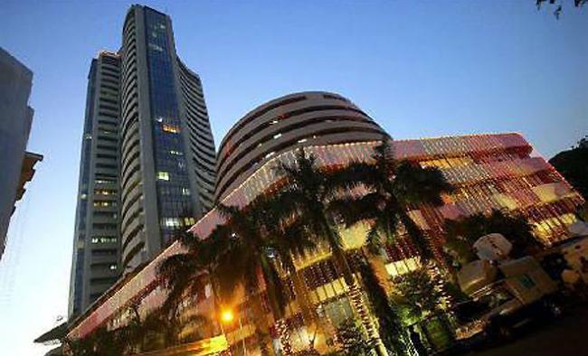The wider Nifty inched up by 1.25 points or 0.01 per cent, to 8,777.15 points. In contrast, the barometer 30-scrip Sensex closed at 28,507.42 points, down 15.78 points or 0.06 per cent from the previous close at 28,523.20 points. - Sakshi Post