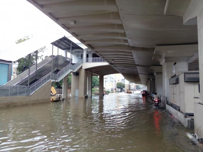 Main road at Moosapet Metro station was completely waterlogged; with both ways’ traffic moving on one side of the road, vehicular movement came to a standstill. &amp;amp;nbsp; - Sakshi Post