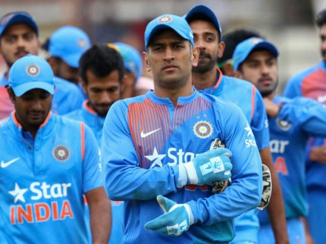 Captain Mahendra Singh Dhoni Captain Mahendra Singh Dhoni - Sakshi Post
