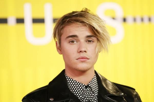 Justin Bieber splashed out nearly 1,000 pounds at a burger restaurant - Sakshi Post