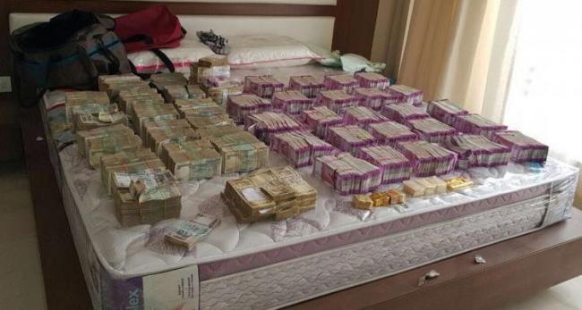 Rs4.7 crore cash in new denominations of Rs2000 and Rs30 lakh in other denominations were found in a flat owned by a civil contractor in Bengaluru. - Sakshi Post