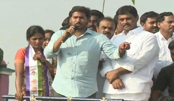YS Jagan addressing the crowds in Lingapuram of Kurnool on Sunday YS Jagan addressing the crowds in Lingapuram of Kurnool on Sunday - Sakshi Post