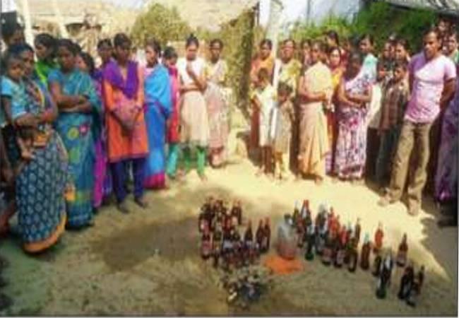 Women destroys liquor bottles in Muthyalamma Gudem - Sakshi Post