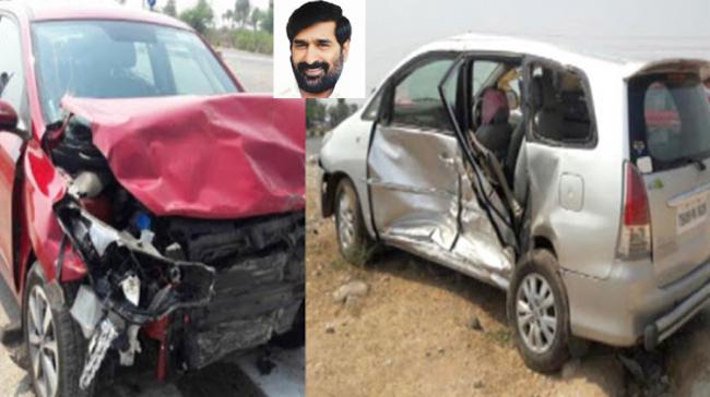 The mangled cars of the minister’s convoy and (inset) Energy Minister G Jagadish Reddy. - Sakshi Post