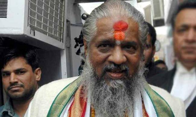 Controversial Godman Chandraswami had mobilised thousands of sadhus to Ayodhya and performed ‘Soma Yagam’ in an attempt to loosen VHP’s grip over Ayodhya issue. - Sakshi Post