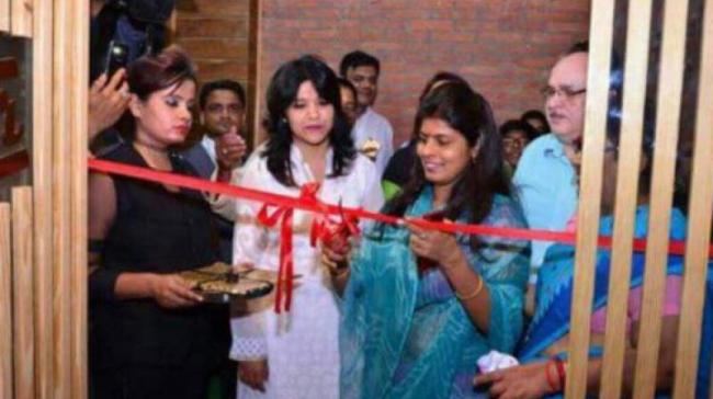 UP Minister Swati Singh inaugurated the bar called ‘Be the Beer’ in Lucknow’s Gomti Nagar area on May 20. (Photo: ANI/Twitter) - Sakshi Post