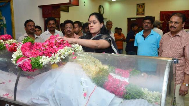 Heroine of yesteryears Vijayashanti pays tributes to Dasari Narayana Rao in Hyderabad on Wednesday  Heroine of yesteryears Vijayashanti pays tributes to Dasari Narayana Rao in Hyderabad on Wednesday  - Sakshi Post