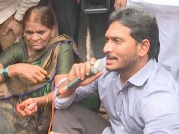 YS Jagan with non-Dalits in Garagaparru - Sakshi Post