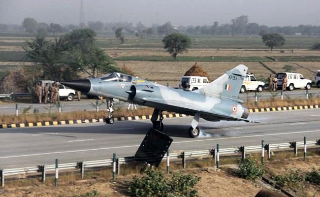 IAF’sMirage-2000 during landing at Yamuna Expressway (file photo) - Sakshi Post