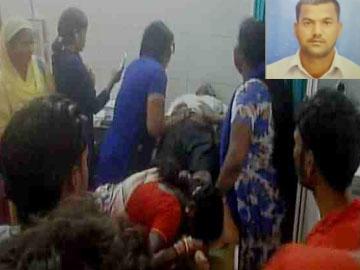 Relatives of Vishal Kumar Verma grieving at his body in Sadar hospital, Ranchi. - Sakshi Post