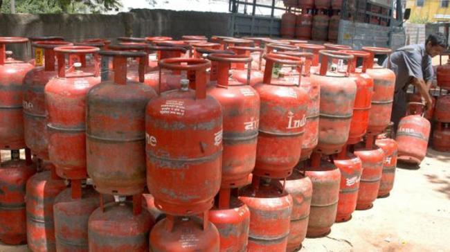 A subsidised 14.2-kg LPG cylinder now costs Rs 487.18 in Delhi as against Rs 479.77 A subsidised 14.2-kg LPG cylinder now costs Rs 487.18 in Delhi as against Rs 479.77 - Sakshi Post